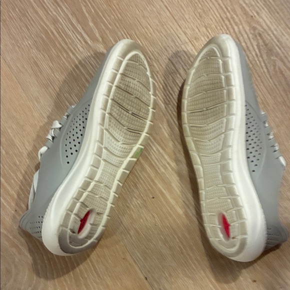 Crocs Lite Ride Pacer Sneaker 205234 by Women's Gray and Pink Waterproof light - Picture 4 of 6